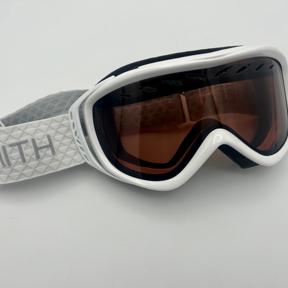 Smith Women’s Ski Goggles - Picture 1 of 7